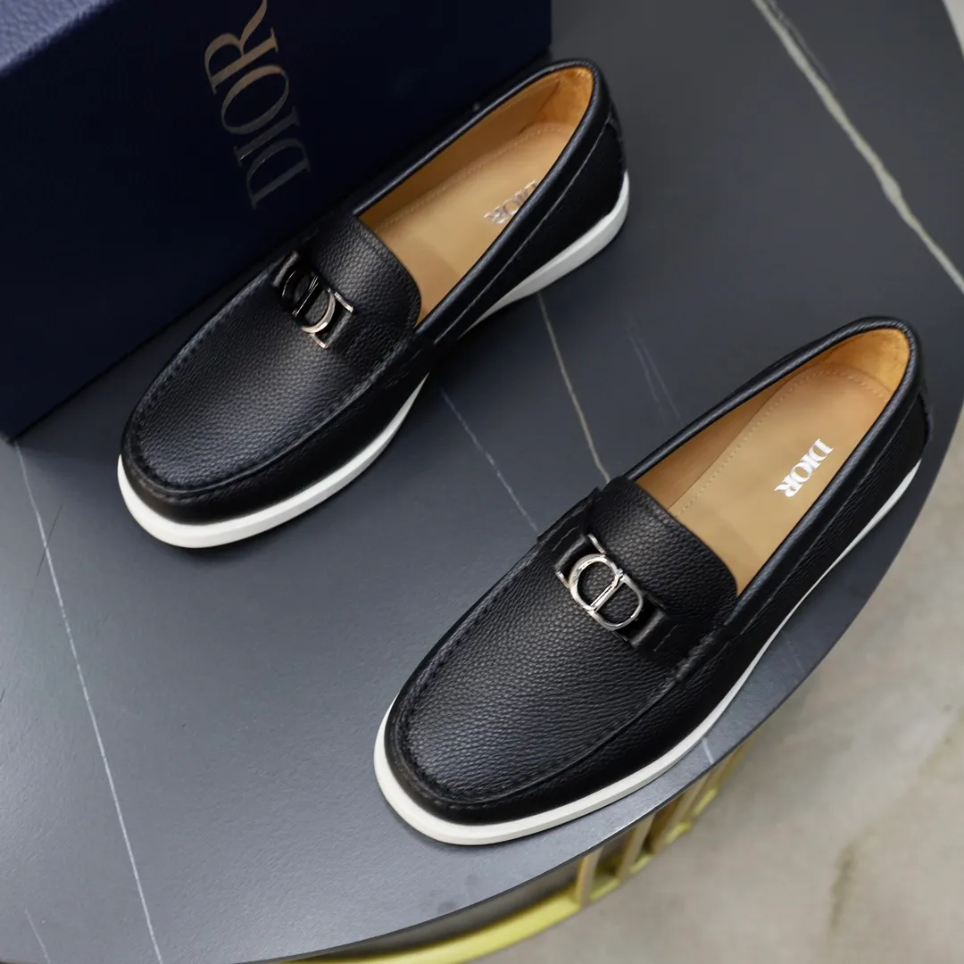Ex-factory price: 540🙅‍♂️🙅‍♂️🙅‍♂️ Brand: Dior DIOR Standard code: Men's code 38/44 (45 can be customized) Grade: Same as the official website Material: Original cowhide stitching, cowhide lining, original TPU wear-resistant soft outsole Style categories: Leisure and sports version, footwear for driving, young fashion, European and American trends, British style Color: actual picture color